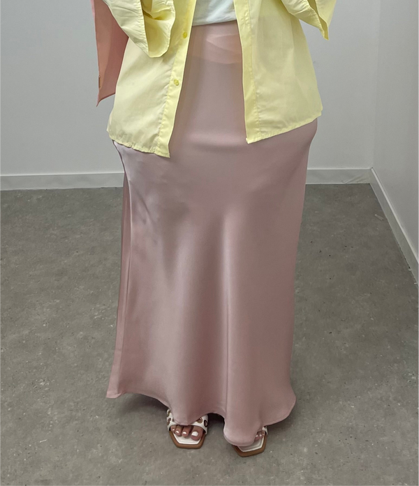Jupe satin rose poudrée