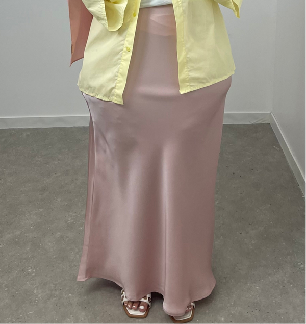 Jupe satin rose poudrée